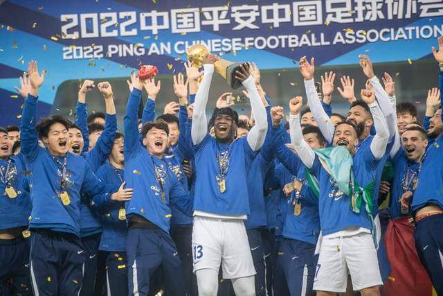 英媒footballtransfers的独家报道，阿森纳不会再继续尝试引进奥斯梅恩，而切尔西会继续尝试引进奥斯梅恩。
